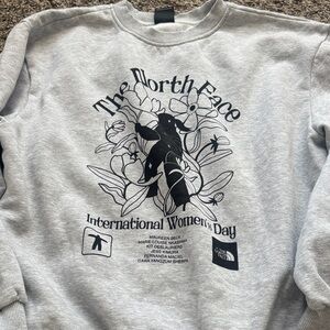 The North Face Women's Gray Crew Neck Sweater